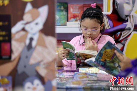 2024上海书展吸引爱书人士共赴书香之约  第10张 2024上海书展吸引爱书人士共赴书香之约  第10张