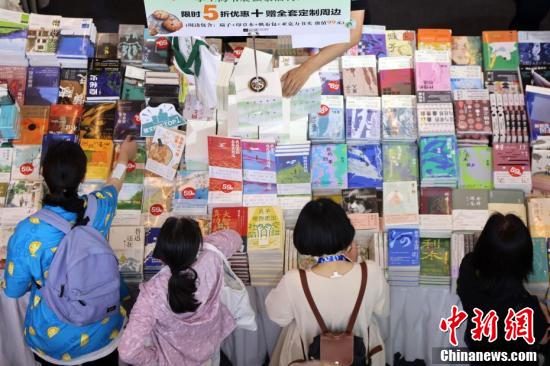 2024上海书展吸引爱书人士共赴书香之约  第12张 2024上海书展吸引爱书人士共赴书香之约  第12张