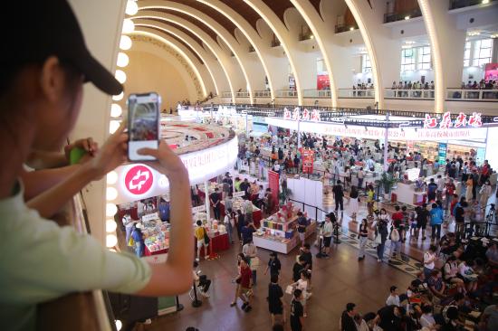 2024上海书展吸引爱书人士共赴书香之约  第5张 2024上海书展吸引爱书人士共赴书香之约  第5张