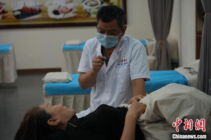 台湾中医师安徽悬壶 大陆青年接棒传承  第2张 台湾中医师安徽悬壶 大陆青年接棒传承  第2张