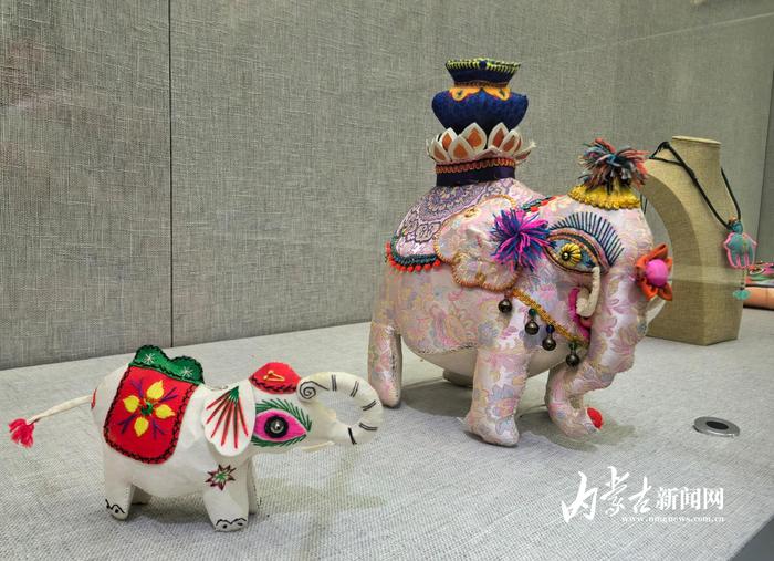 沿黄九省区民间工艺美术精品展在内蒙古美术馆开展  第10张 沿黄九省区民间工艺美术精品展在内蒙古美术馆开展  第10张