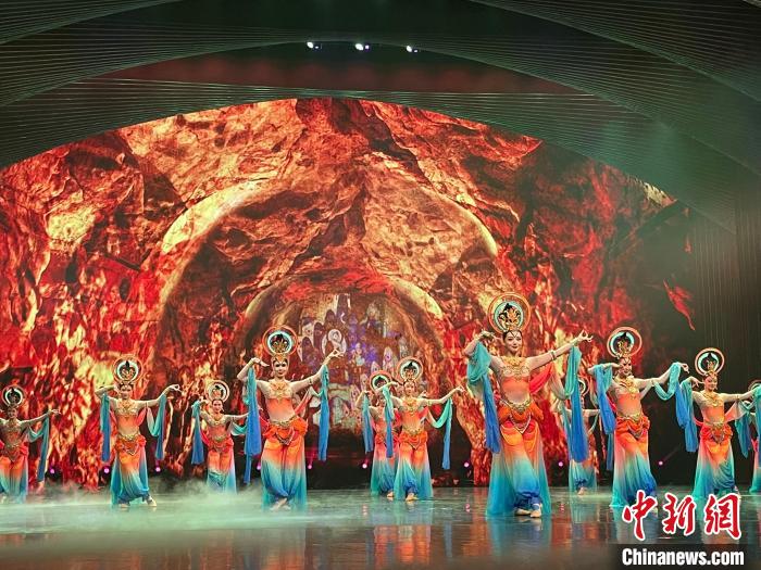 大型音舞诗画《掀起你的盖头来——新疆是个好地方》亮相石家庄  第3张 大型音舞诗画《掀起你的盖头来——新疆是个好地方》亮相石家庄  第3张