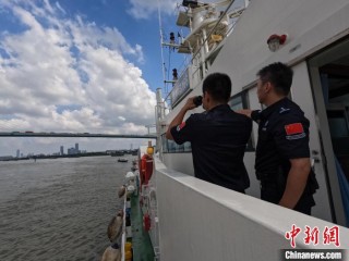 探索创新协作共管模式:边检等口岸单位举行联合巡航